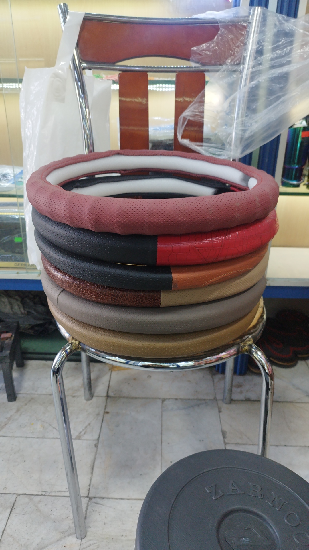 دور فرمان اماده طرح چرم مدل کلاسیکsp. car